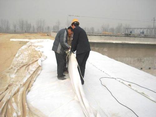 路面养护中灌缝胶使用注意事项