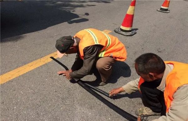 路面贴缝带的产品特点及路面贴缝带功能特性介绍"11a0f602a93dce08a87a326ba7706ba.png"