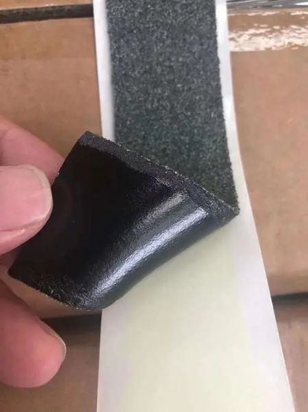 路面贴缝带的产品特点及路面贴缝带功能特性介绍"013ec32b80122dff83a49bdd5237ecd.png"