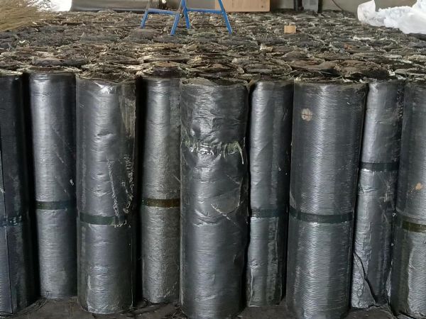 路面抗裂贴的作用与施工优点: